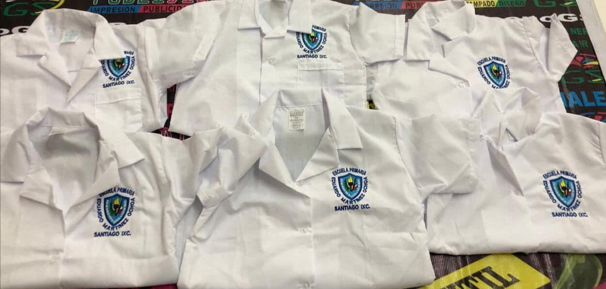Camisas blancas bordadas Santiago IXC