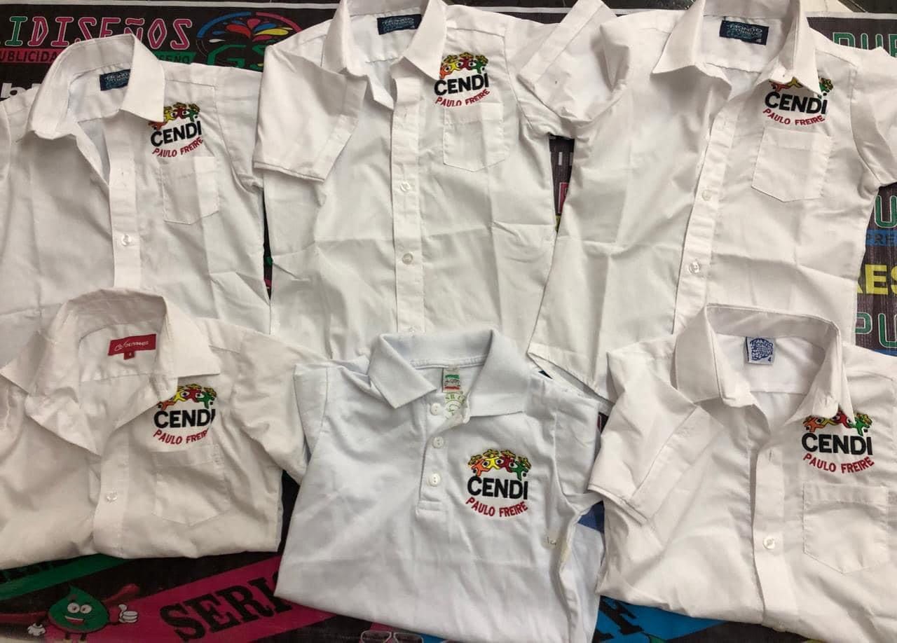 Uniformes deportivos color vino